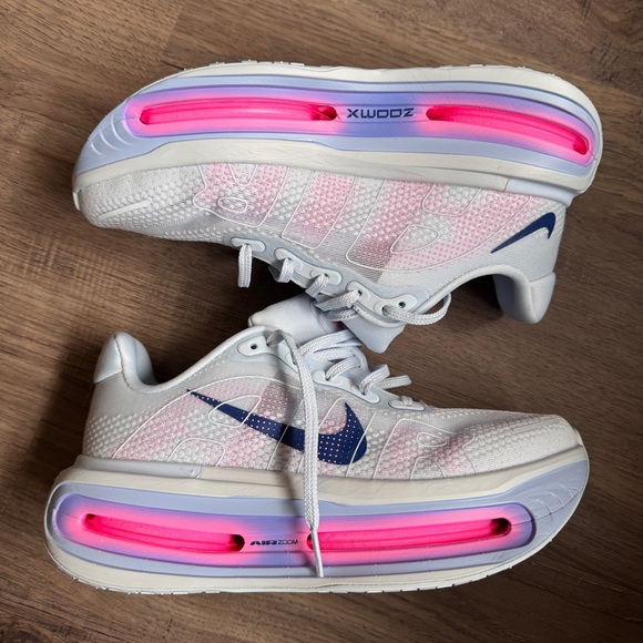 Nike Women's Vomero Premium - Like New - Size 9 - Picture 7 of 13